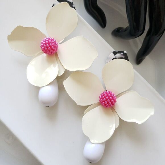 New! Zara Big Flower Earrings - Picture 1 of 16